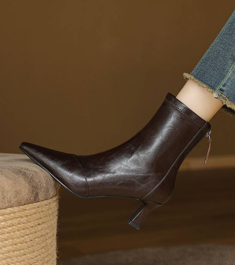 Fulvia | Minimal Leather Ankle Boots with Medium Heel