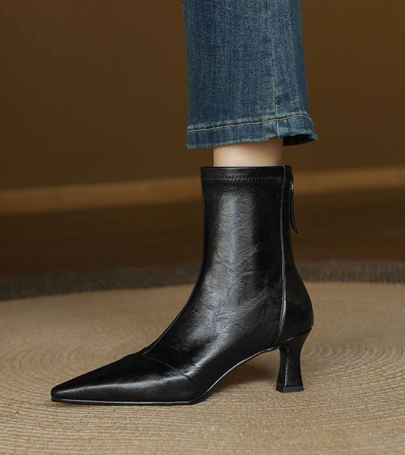 Fulvia | Minimal Leather Ankle Boots with Medium Heel