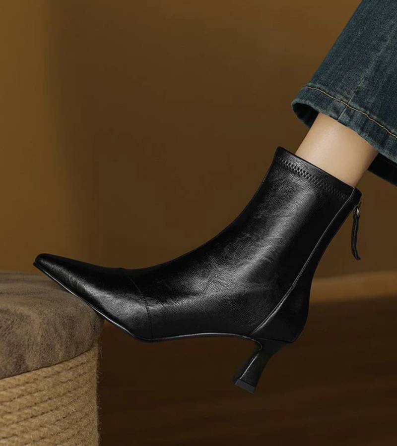 Fulvia | Minimal Leather Ankle Boots with Medium Heel